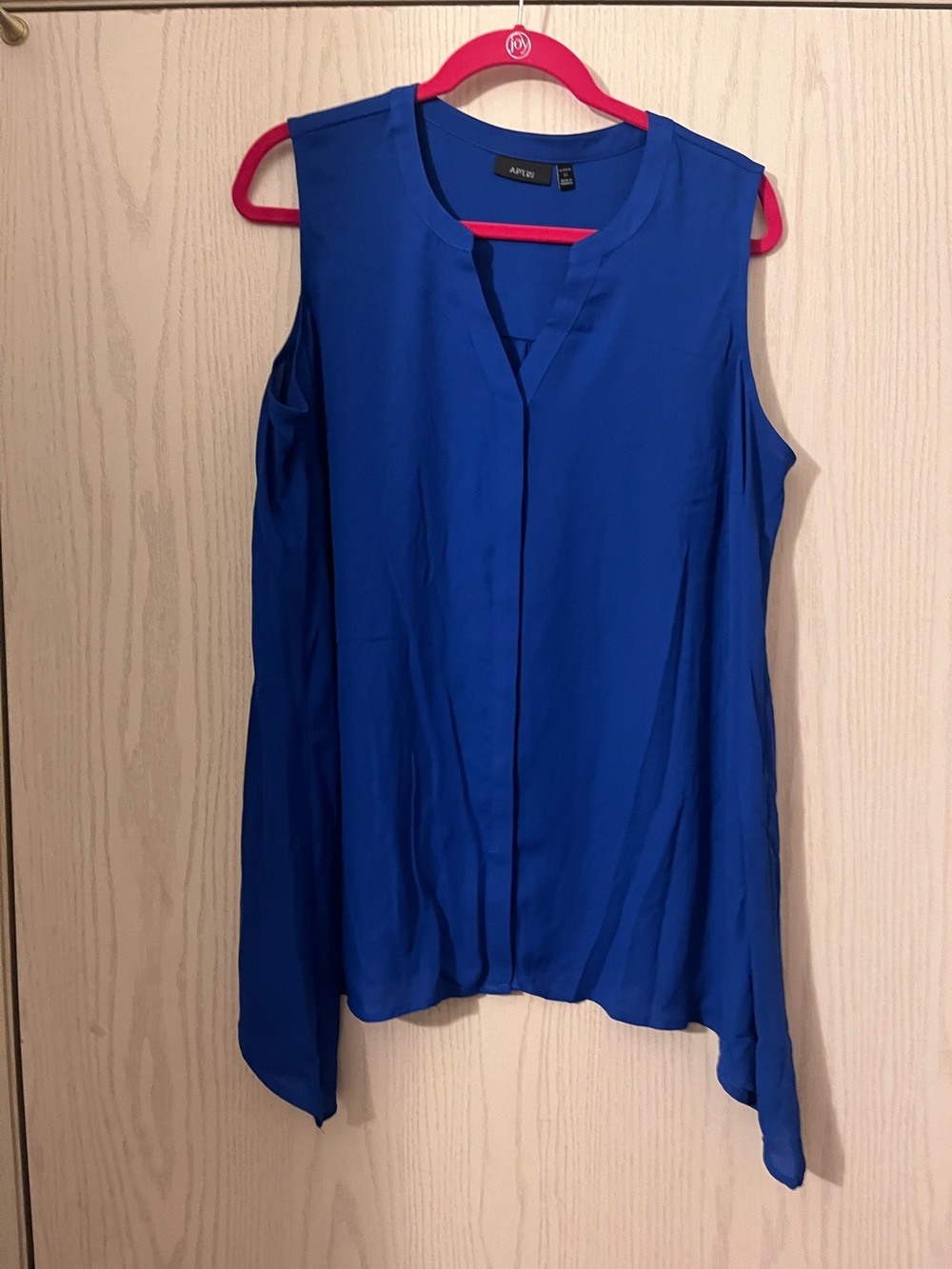Apt. 9 Sleeveless V-Neck Flowy Blouse in Royal Blue